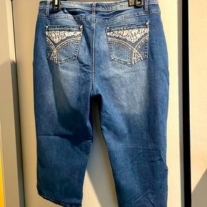 Earl Jeans bling denim capris. Size 18W